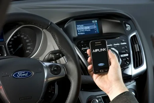 FORD: sì ai "social" in auto ma sicuri