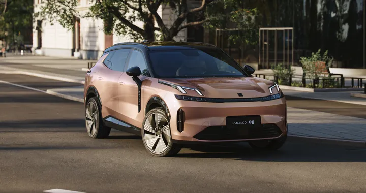 Lynk &amp; Co 08, debutta il SUV Plug-in con 200 km di autonomia in elettrico | Prezzi