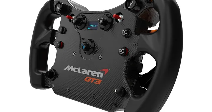 Fanatec: il volante della McLaren GT3 disponibile per PS4, Xbox One e PC
