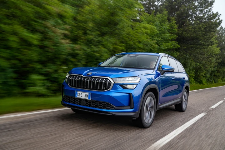 Skoda Kodiaq 2024, un "open space tutto da guidare". Prova della 2.0 TDI  | Video
