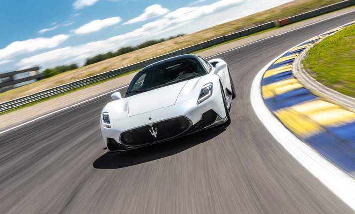 Stellantis, Antonio Filosa visita Maserati: è un marchio di prestigio e ne siamo orgogliosi