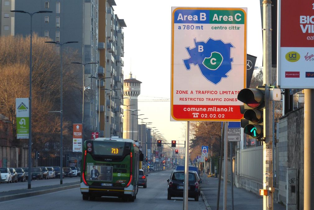 Area B e Area C Milano, cambiano le regole: da oggi stop alle Euro 3 benzina