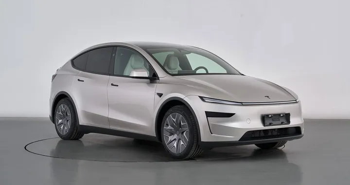 Tesla Model Y passo lungo: il SUV a 6 posti con batteria LG da 82 kWh e 751 km di autonomia