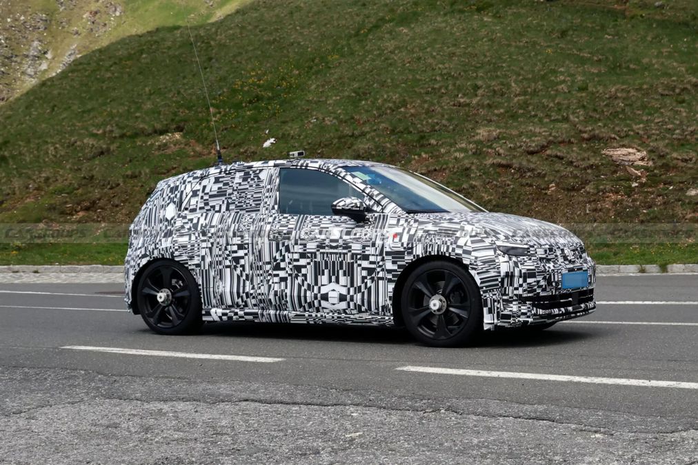 Volkswagen ID.2, i test di sviluppo della nuova elettrica continuano sulle Alpi