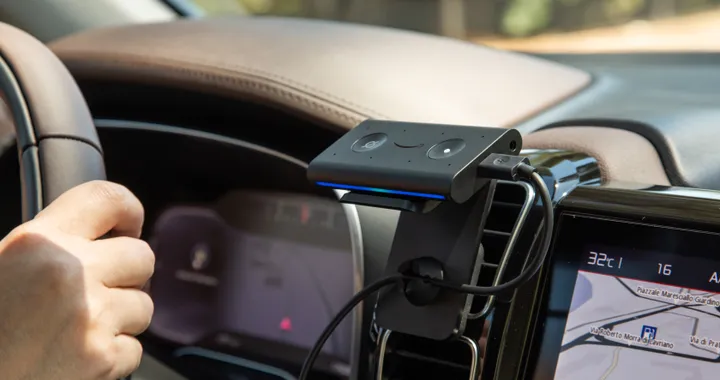 Amazon Echo Auto arriva in Italia: Alexa sale in macchina | Già disponibile