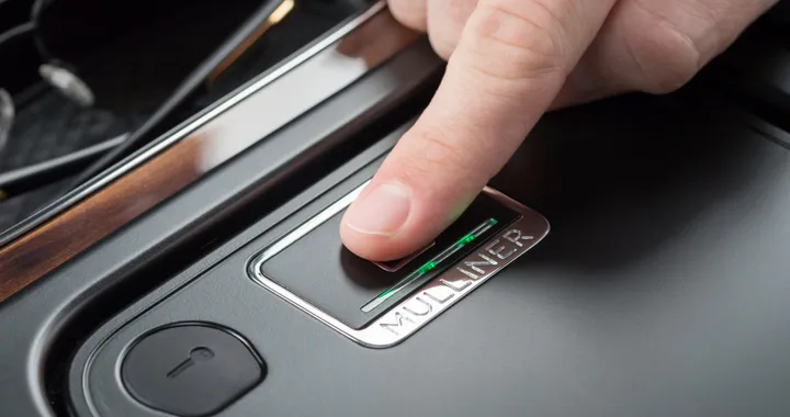 Bentley Bentayga è la prima auto con sensore d'impronte | VIDEO