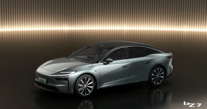 Toyota presenta una berlina elettrica in Cina con Huawei HarmonyOS: la bZ7