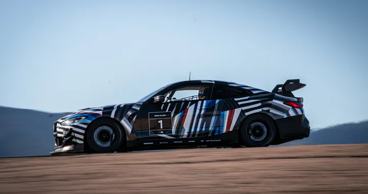 BMW M4 GT4: il bolide da competizione è quasi pronto