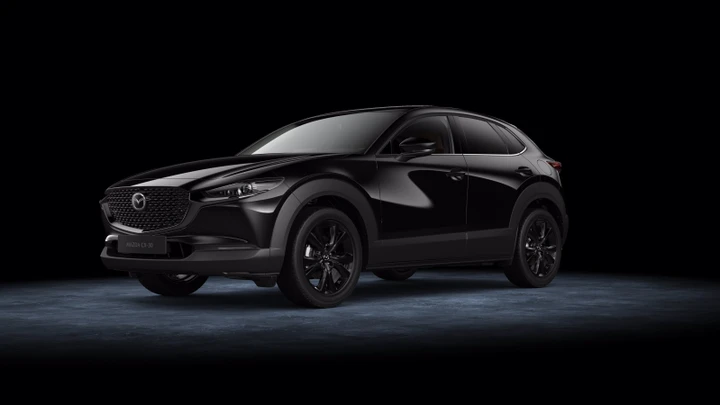 Mazda Black is the new Black, la nuova offerta per Halloween: nero metallizzato in omaggio