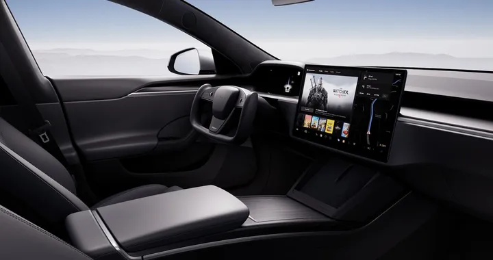 Tesla Premium Connectivity, via Spotify Premium: paghi uguale e hai meno