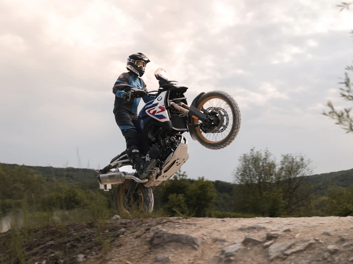 BMW Motorrad aggiorna la gamma 2026 con nuove livree e optional