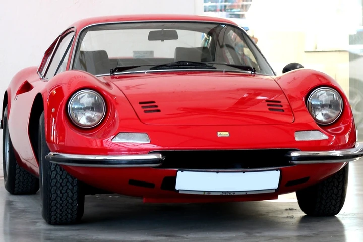 Perché evitare di comprare una Ferrari d’epoca online, questa truffa suggerisce cautela