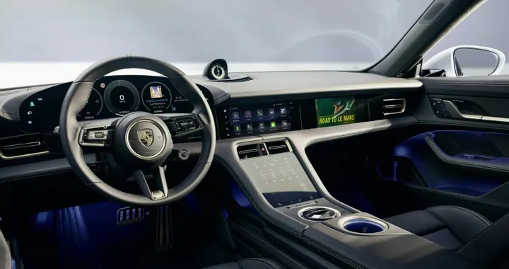 Porsche entra nell’era delle app: nuovo sistema infotainment nel 2026
