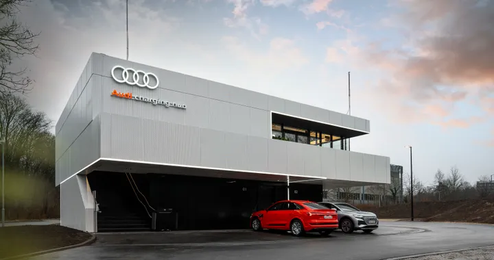 Herbert Diess promuove l'Audi Charging Hub: &quot;ecco come immagino la ricarica&quot;