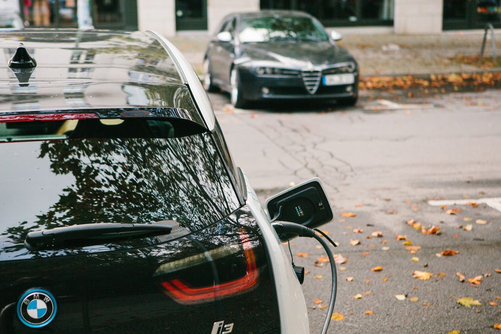 Anteprima: Solo l’1% di chi ha un’auto elettrica tornerebbe al motore a benzina