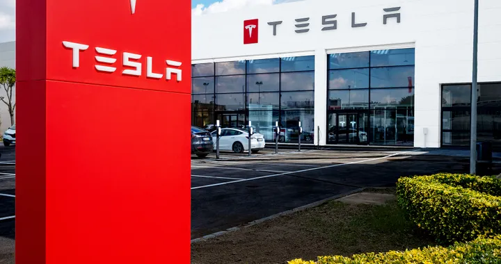 Tesla cresce nel Sud Italia ed apre un Tesla Center a Caserta