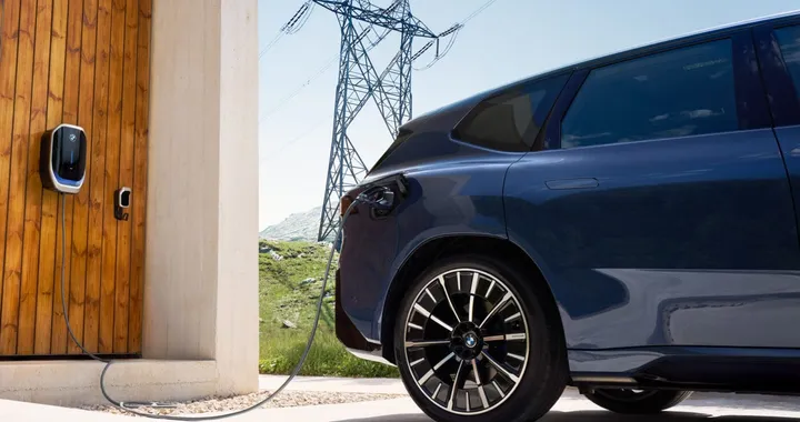 BMW ed E.ON: in Germania la prima soluzione V2G commerciale per le auto elettriche