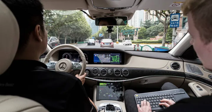 Guida autonoma: Daimler segue BMW e inizia i test in Cina