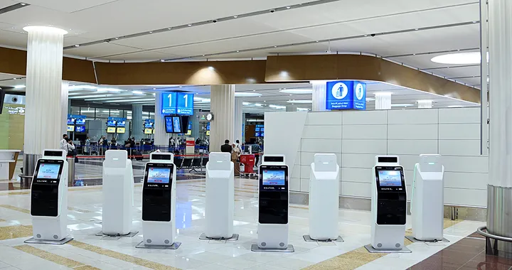 Viaggiare in aereo senza contatti: le nuovi funzioni touchless di Emirates