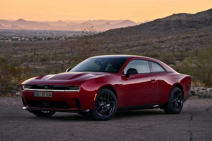 Dodge Charger, la muscle car torna in Europa ma senza V8: da 66.000 euro