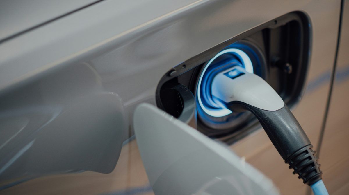 Anteprima: Auto usate ibride ed elettriche, quasi 4 su 10 hanno elementi di rischio