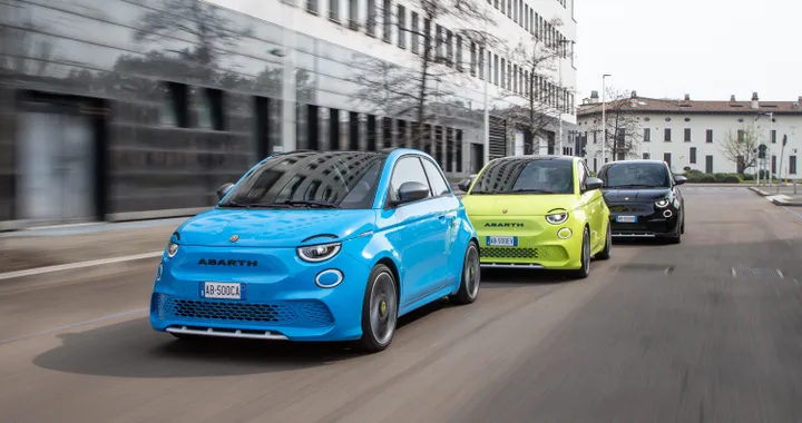 Abarth 500e e 500e Turismo, si allarga la gamma della sportiva elettrica