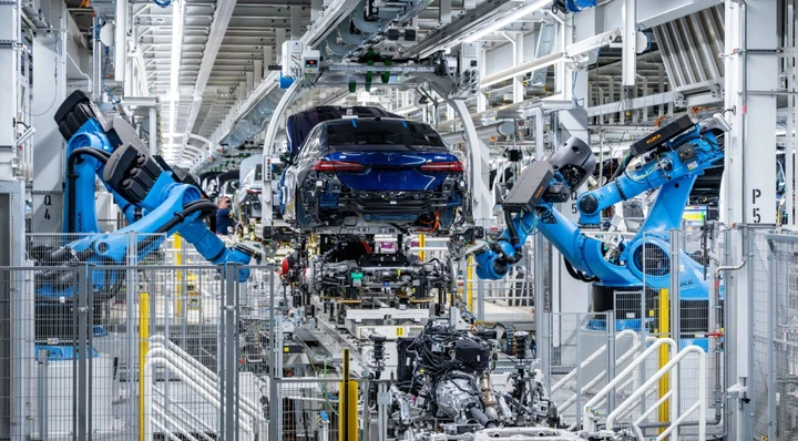 BMW taglia 8.000 posti di lavoro, la crisi dell'auto tedesca non perdona