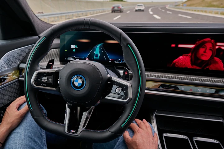 Passo indietro Mercedes e BMW sulla guida autonoma: i motivi della rinuncia