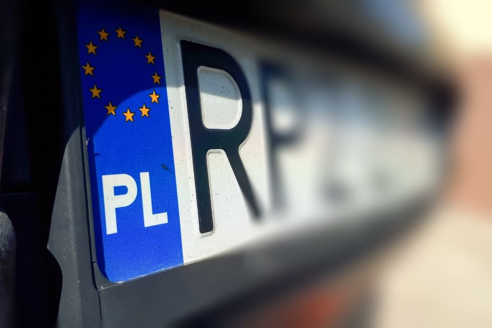 Anteprima: La Polonia pronta a radiare le auto con targhe polacche in Italia: Napoli trema