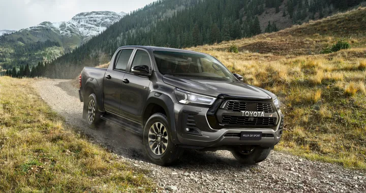 Toyota Hilux GR SPORT, il pickup diventa sportivo. Nelle concessionarie dall'autunno