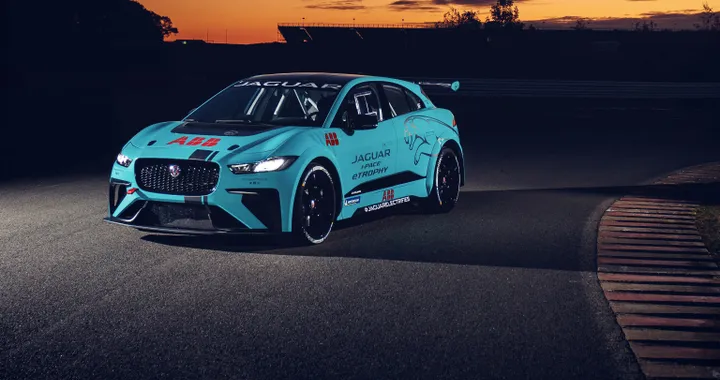 Jaguar I-Pace eTrophy: il monomarca del SUV elettrico a fianco della Formula E