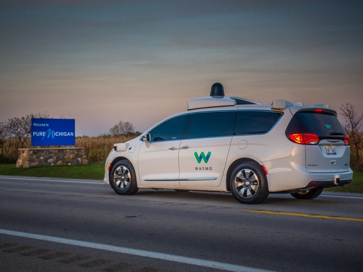 Robotaxi, in California le multe delle auto a guida autonoma le pagano le aziende