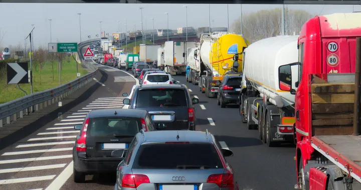 Emissioni CO2, slitta l'emendamento su flessibilità per le multe auto