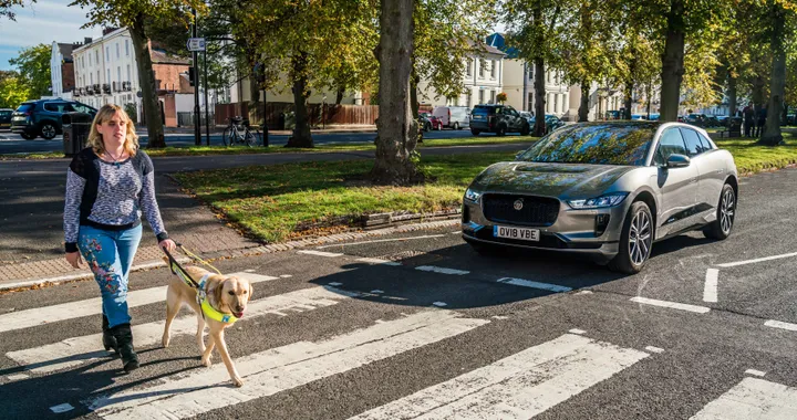 Jaguar I-Pace: un suono avvisa i pedoni dell'arrivo del SUV elettrico