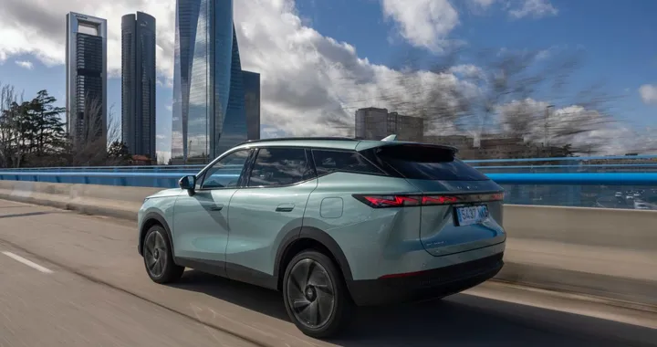 OMODA 7, debutta la full hybrid con batteria da 5 kWh: più autonomia in EV