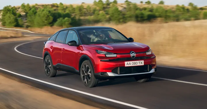 Nuove Citroen C4 e C4 X, già aperti gli ordini del restyling. Allestimenti e prezzi