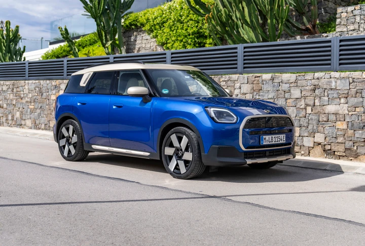 MINI Countryman elettrica si aggiorna per il 2026: cresce l'autonomia