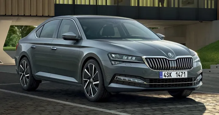 Nuova Skoda Superb, il debutto si avvicina. Le foto spia della berlina