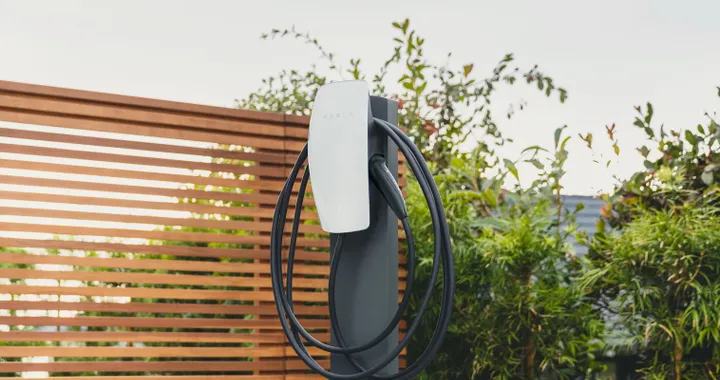 Tesla, nuove funzioni in-app per il Wall Connector