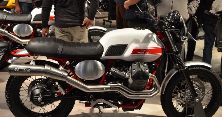 Moto Guzzi V7 II Stornello - foto
