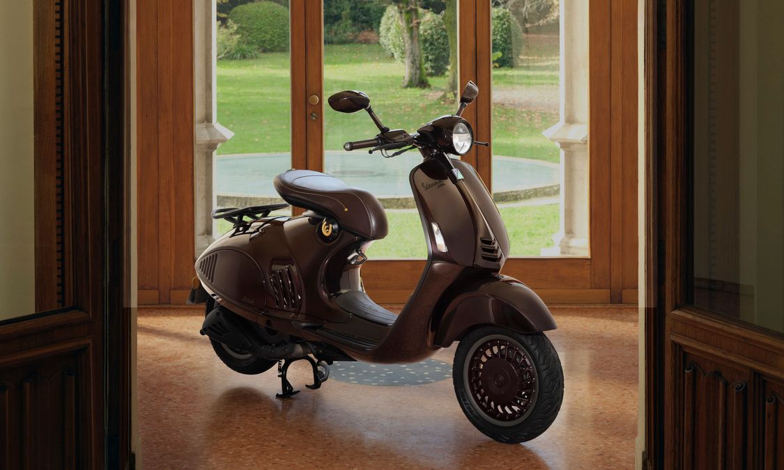 Vespa 946 Horse celebra l&rsquo;anno del cavallo: un'edizione limitata da 12.000 euro