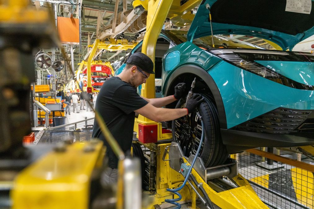 Nuova Nissan LEAF si prepara alla sfida del mercato: parte la produzione a Sunderland
