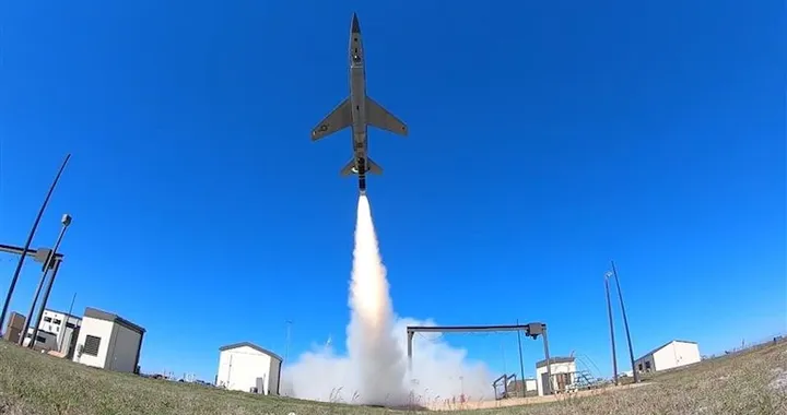I caccia del futuro senza pilota: Air Force trasforma le battaglie nei cieli con Skyborg