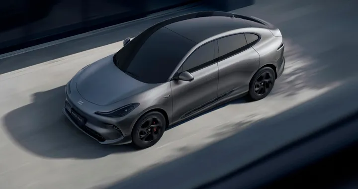 MG IM6 debutta a Goodwood 2025 ed è pronta alla sfida del mercato europeo