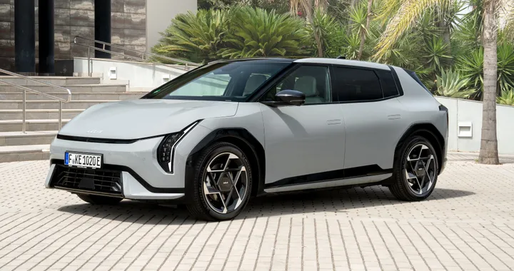 Nuova KIA EV4, l'elettrica pensata per l'Europa: caratteristiche, versioni e prezzi Nuova KIA EV4, l'elettrica pensata per l'Europa: caratteristiche, versioni e prezzi
