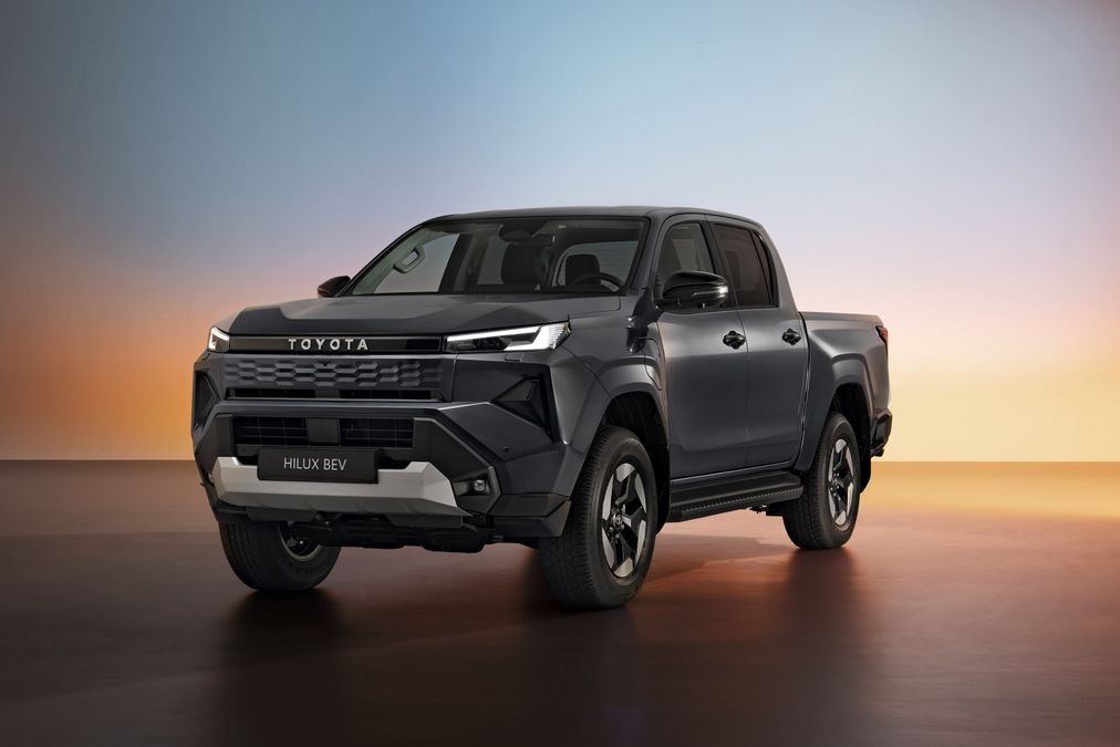 Nuova Toyota Hilux si presenta: il pickup sarà anche elettrico e Fuel Cell