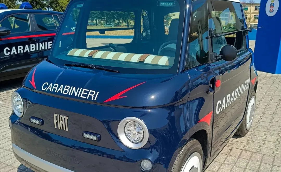 FIAT Topolino veste la divisa dei Carabinieri. Il quadriciclo si prepara ad entrare in servizio