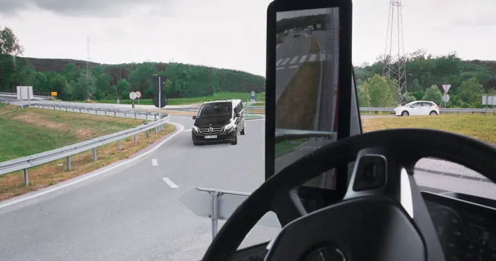 MirrorCam, Mercedes spiega i vantaggi degli specchietti digitali