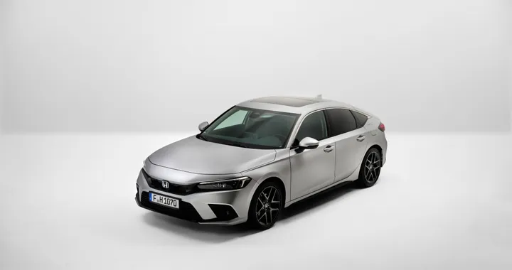Honda Civic e:HEV: la vernice più argentata del mondo per i 25 anni della Insight