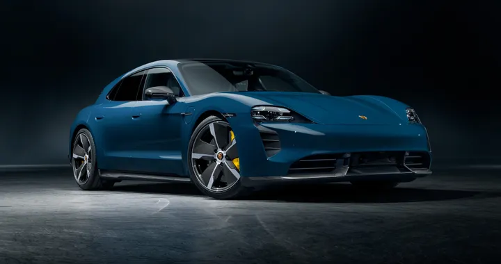 Porsche Taycan Sport Turismo, collaudi al Nurburgring per il restyling. Video spia